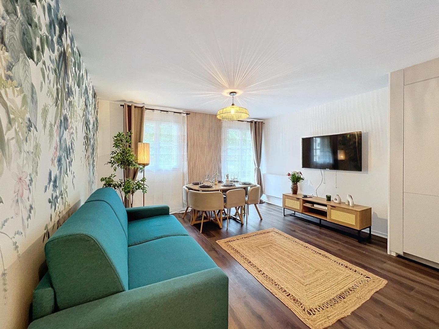 New Renovated At Disneyland, 1 Min From Train Station Apartment